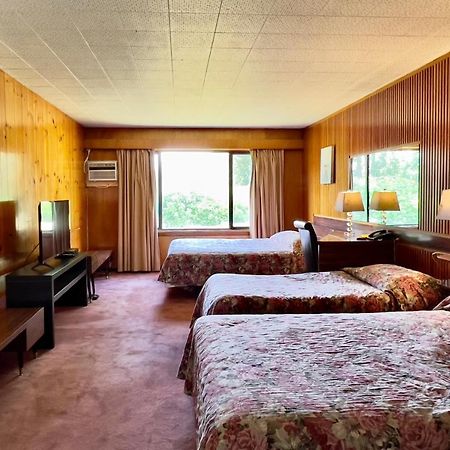 Airport Inn Motel Quesnel Eksteriør bilde