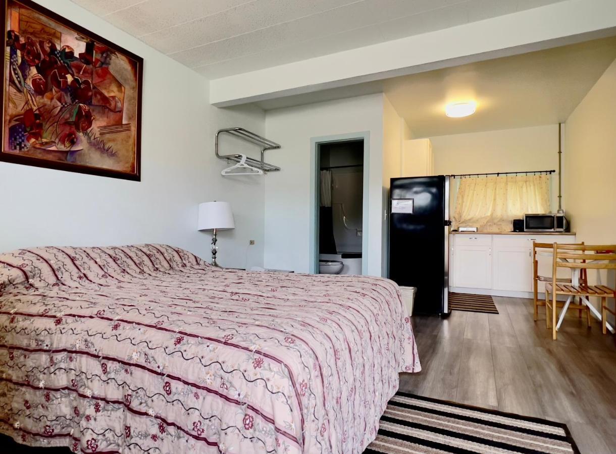 Airport Inn Motel Quesnel Eksteriør bilde