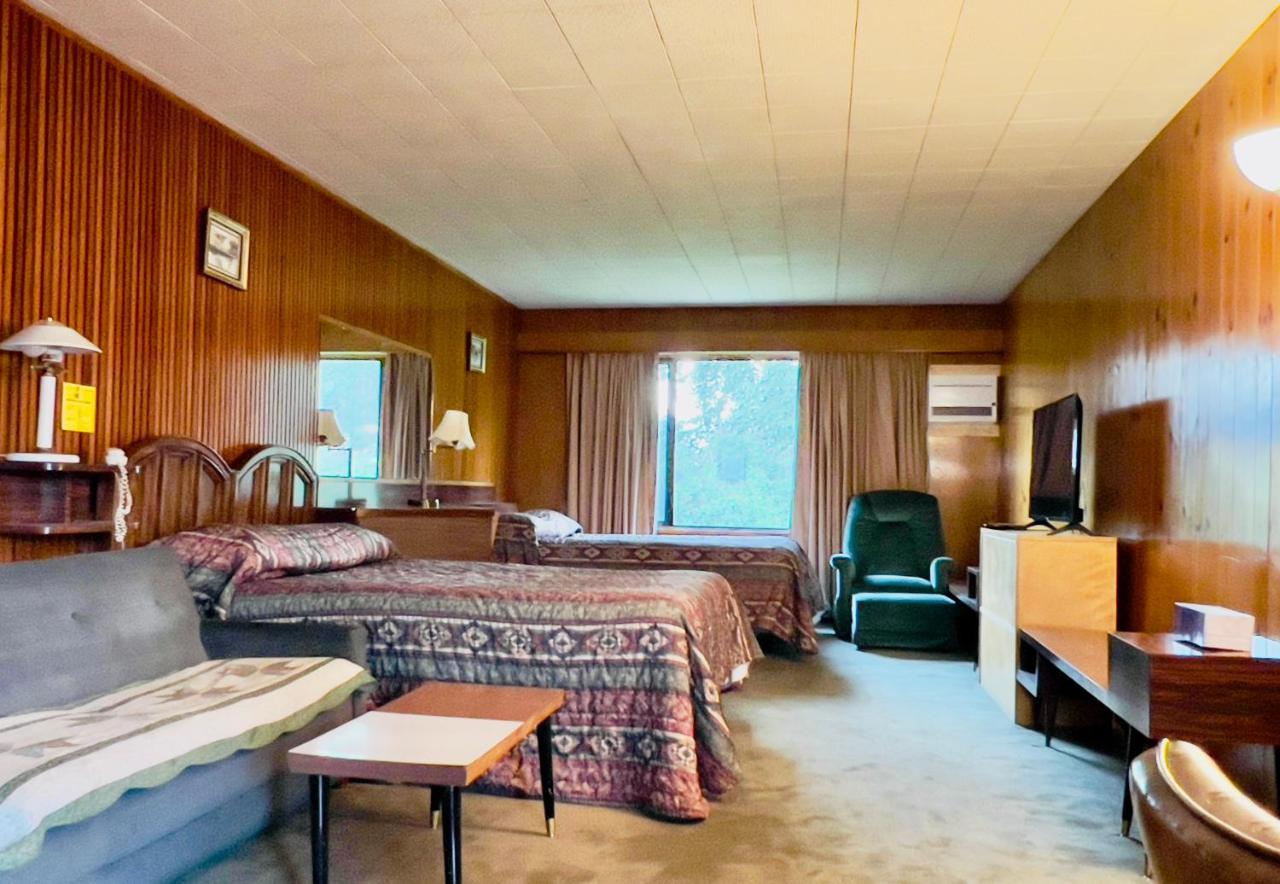 Airport Inn Motel Quesnel Eksteriør bilde