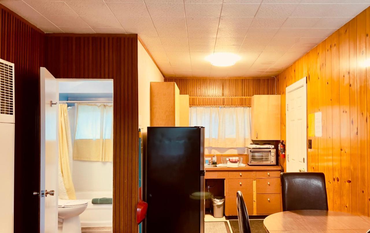 Airport Inn Motel Quesnel Eksteriør bilde