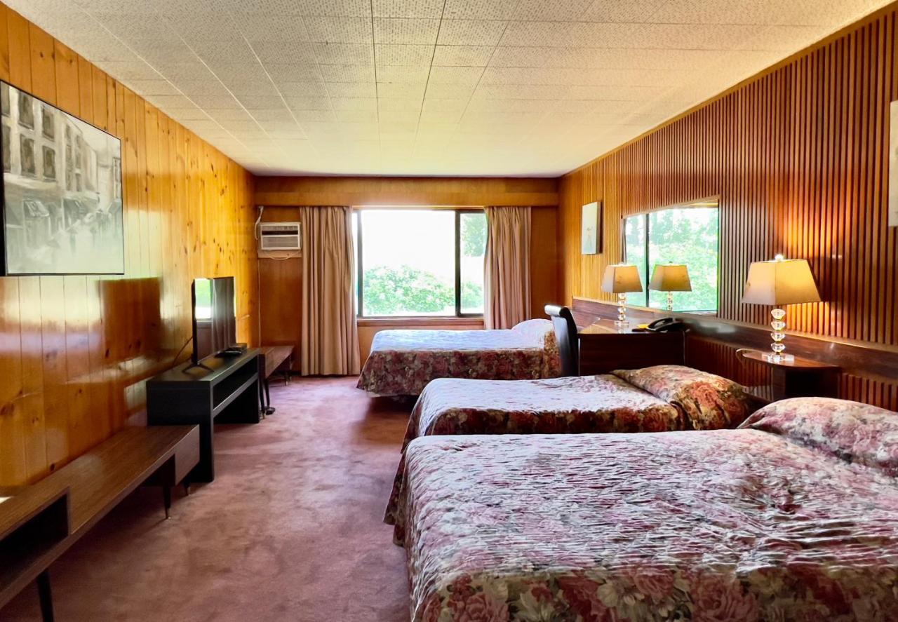 Airport Inn Motel Quesnel Eksteriør bilde