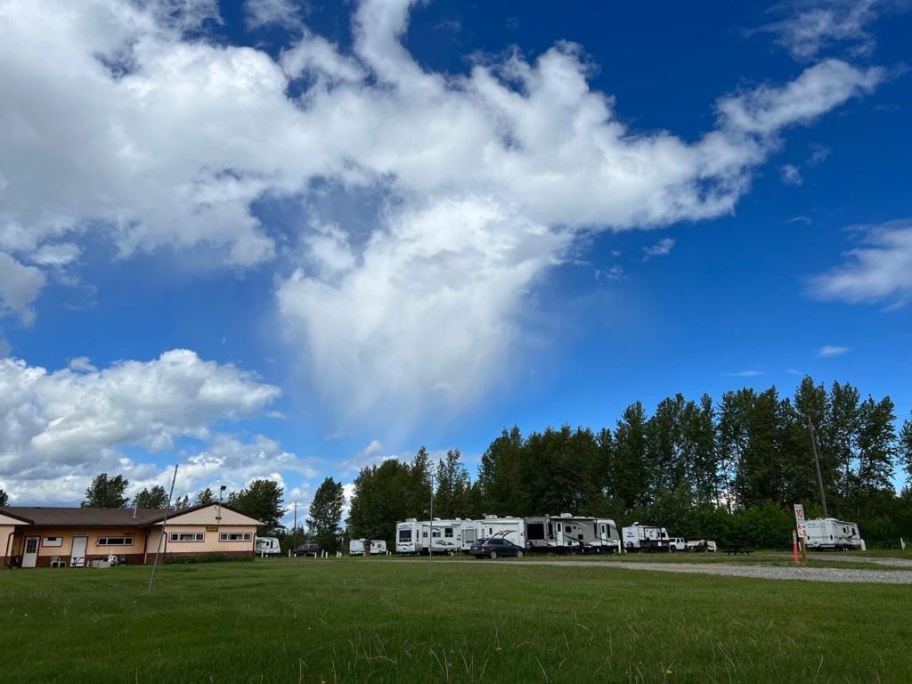 Airport Inn Motel Quesnel Eksteriør bilde