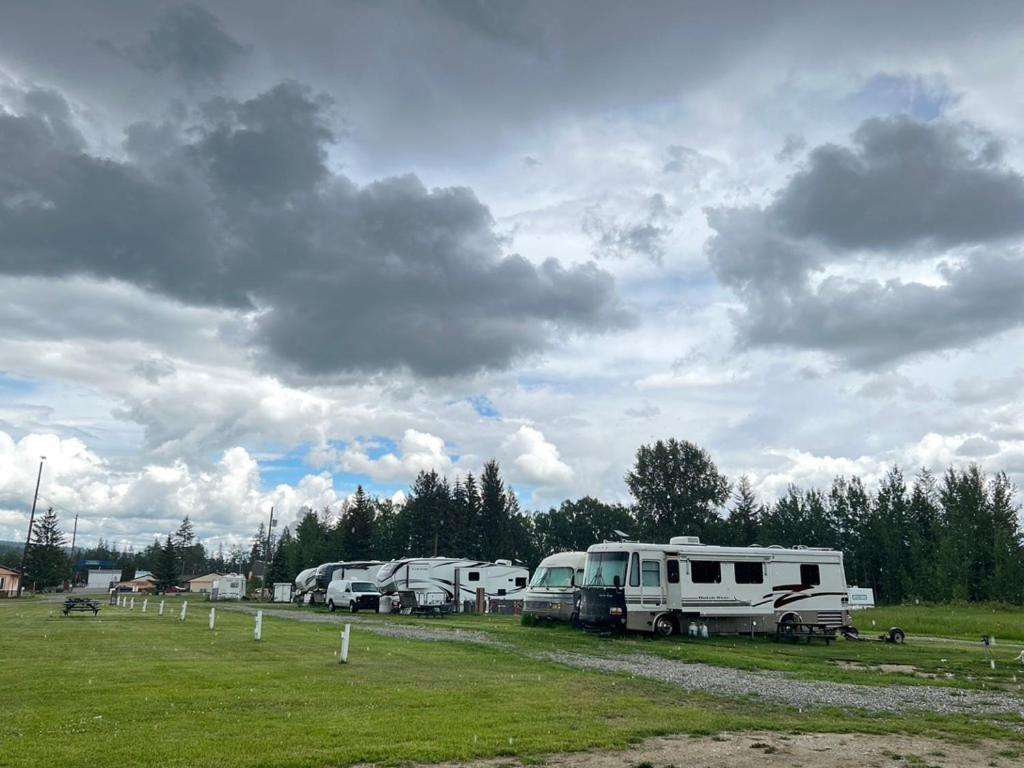 Airport Inn Motel Quesnel Eksteriør bilde