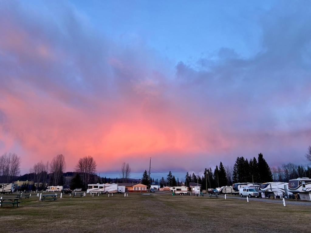Airport Inn Motel Quesnel Eksteriør bilde