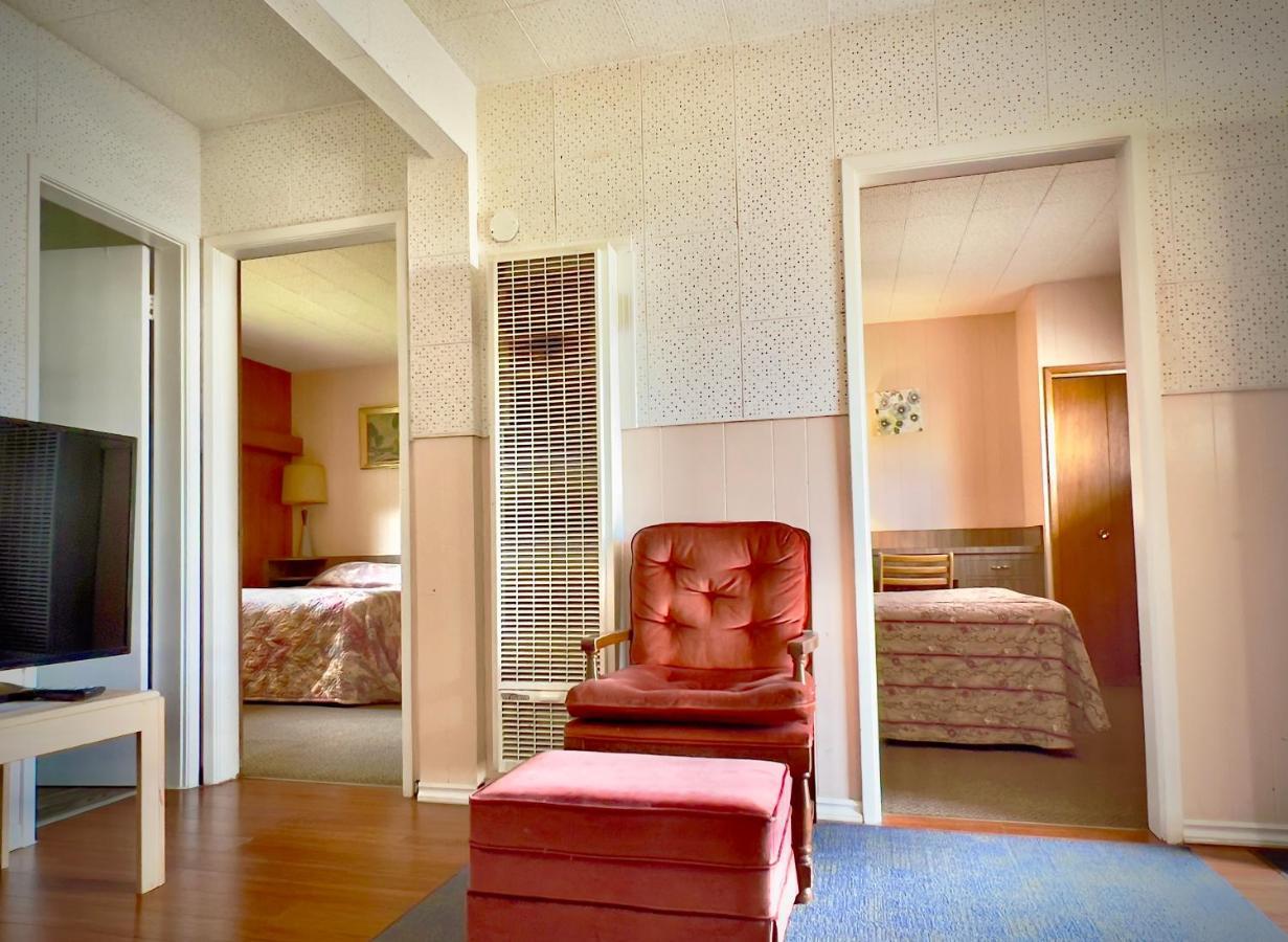 Airport Inn Motel Quesnel Eksteriør bilde