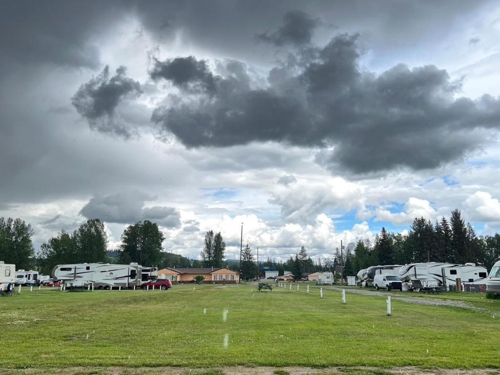 Airport Inn Motel Quesnel Eksteriør bilde