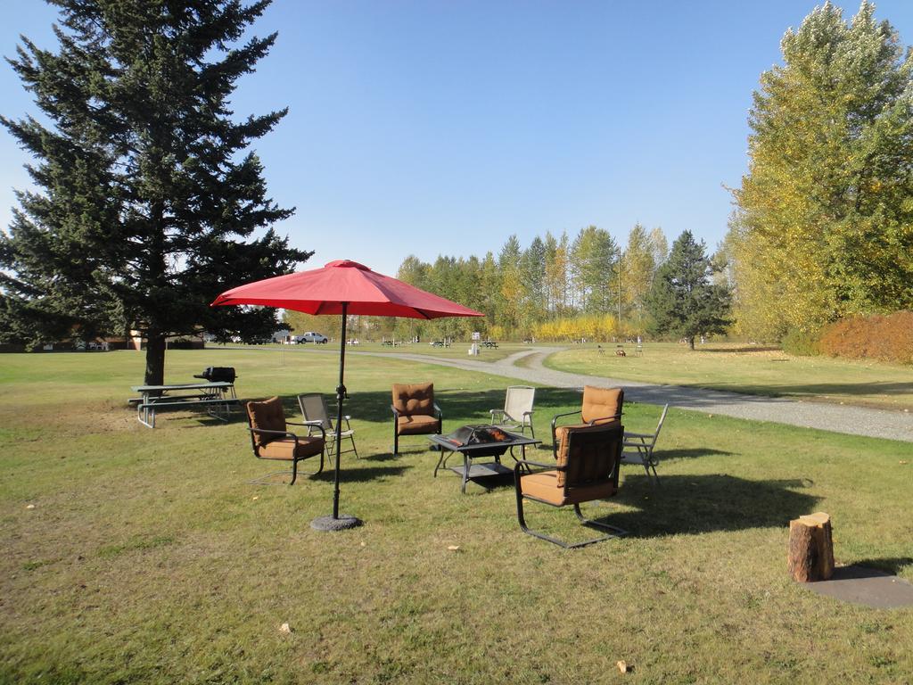 Airport Inn Motel Quesnel Eksteriør bilde