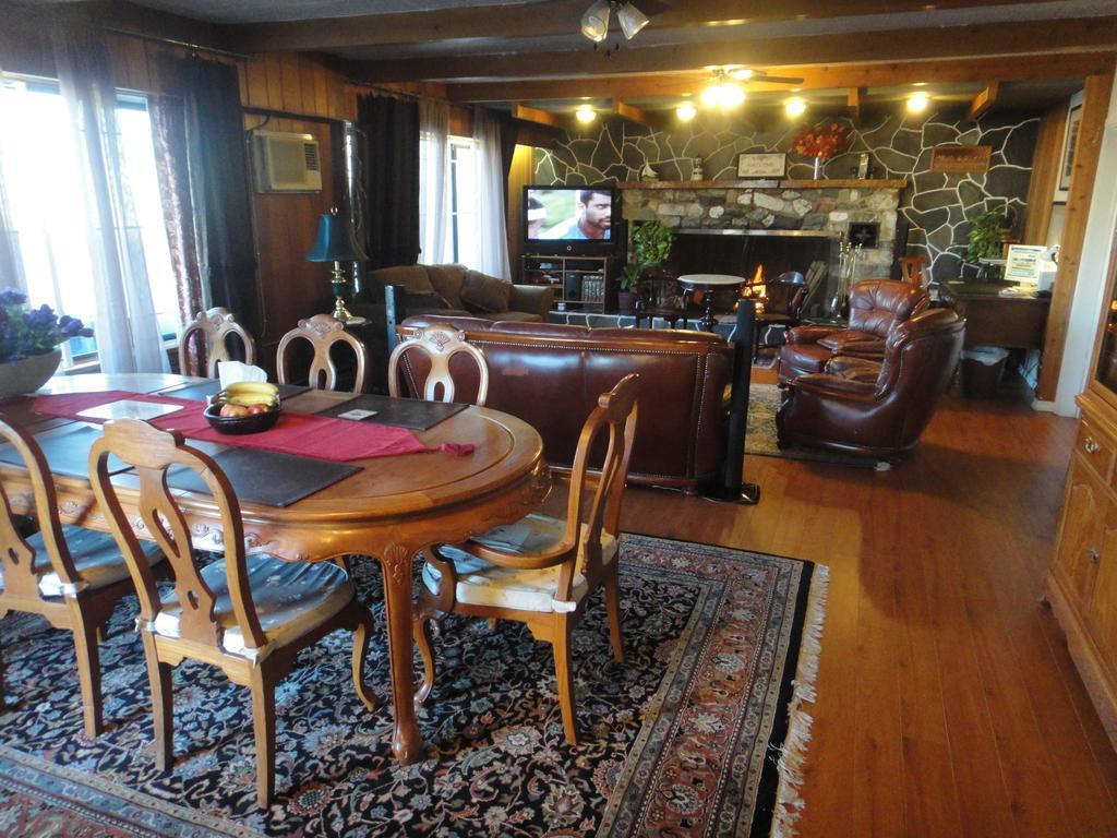 Airport Inn Motel Quesnel Eksteriør bilde