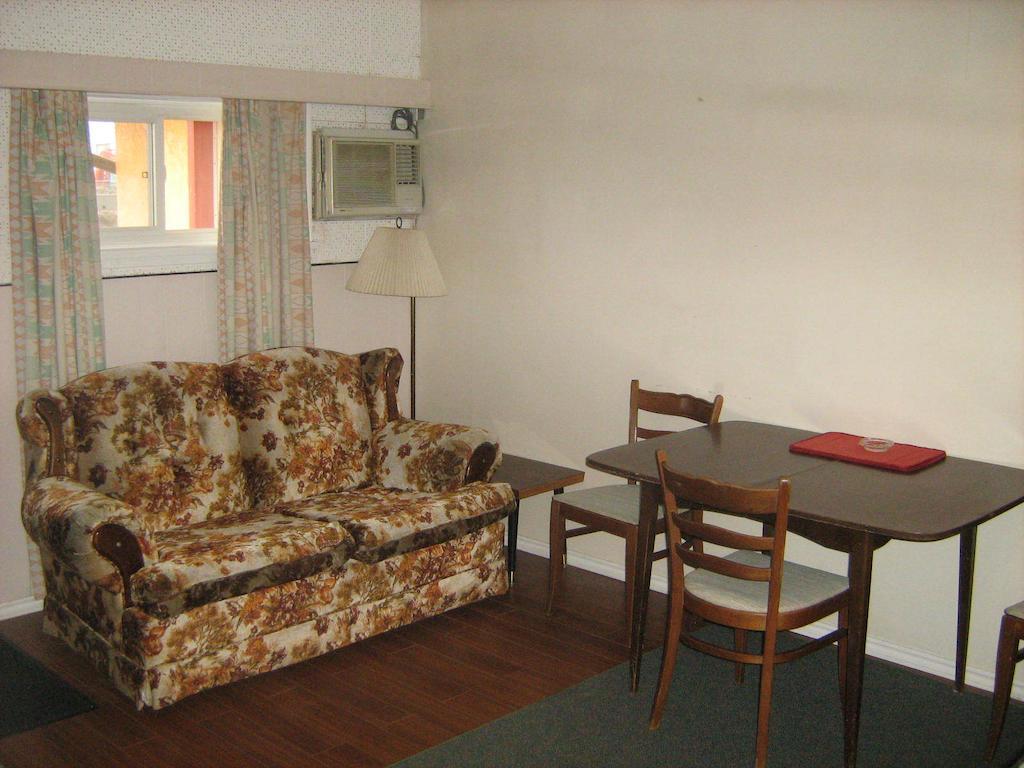 Airport Inn Motel Quesnel Rom bilde