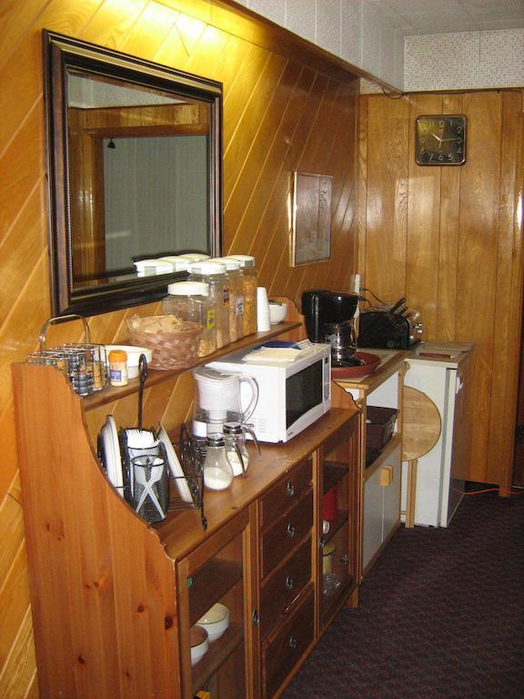 Airport Inn Motel Quesnel Eksteriør bilde
