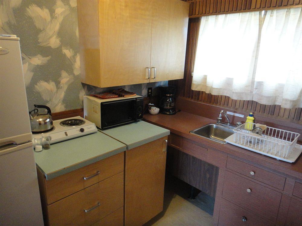 Airport Inn Motel Quesnel Eksteriør bilde