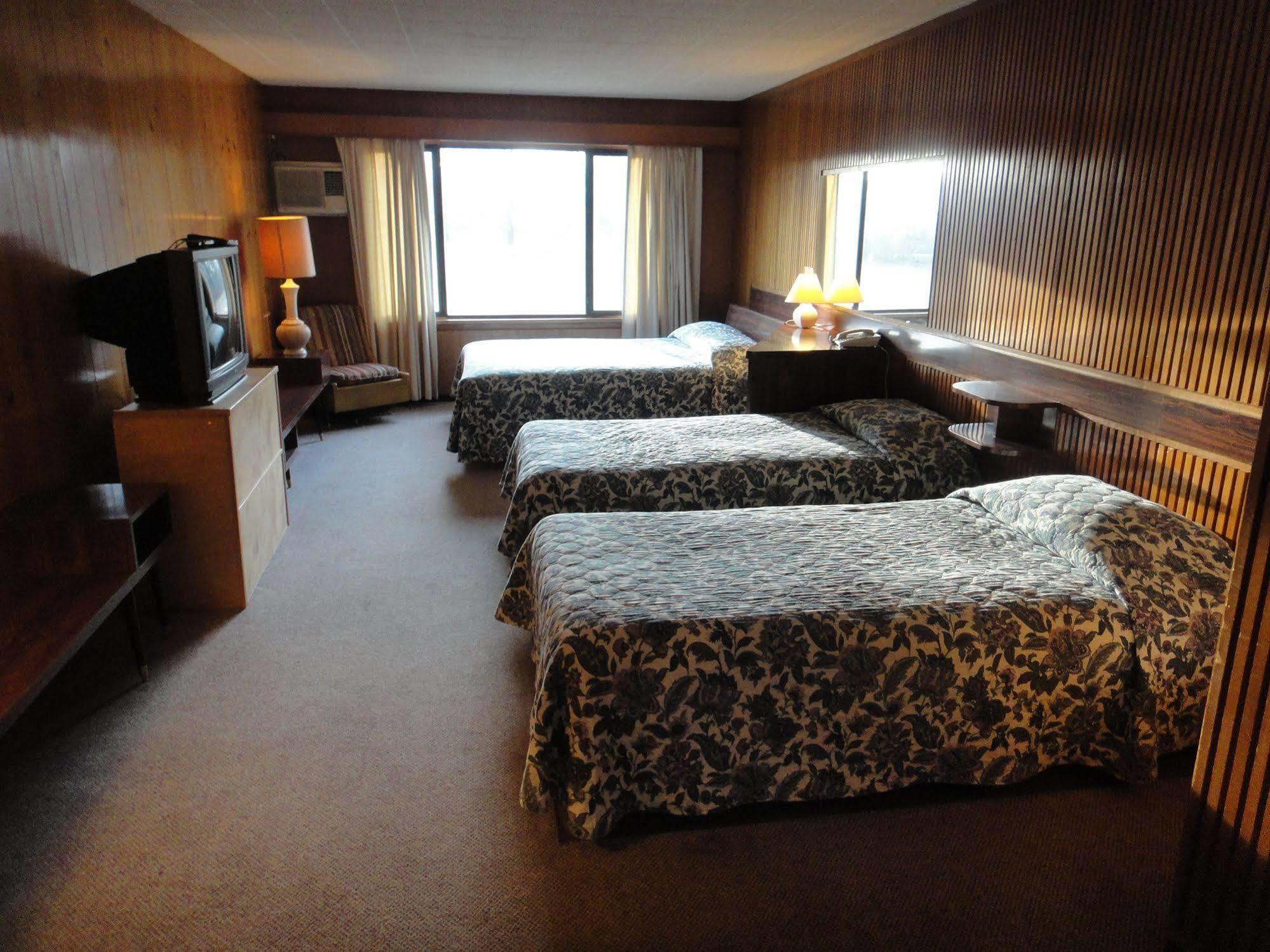 Airport Inn Motel Quesnel Eksteriør bilde