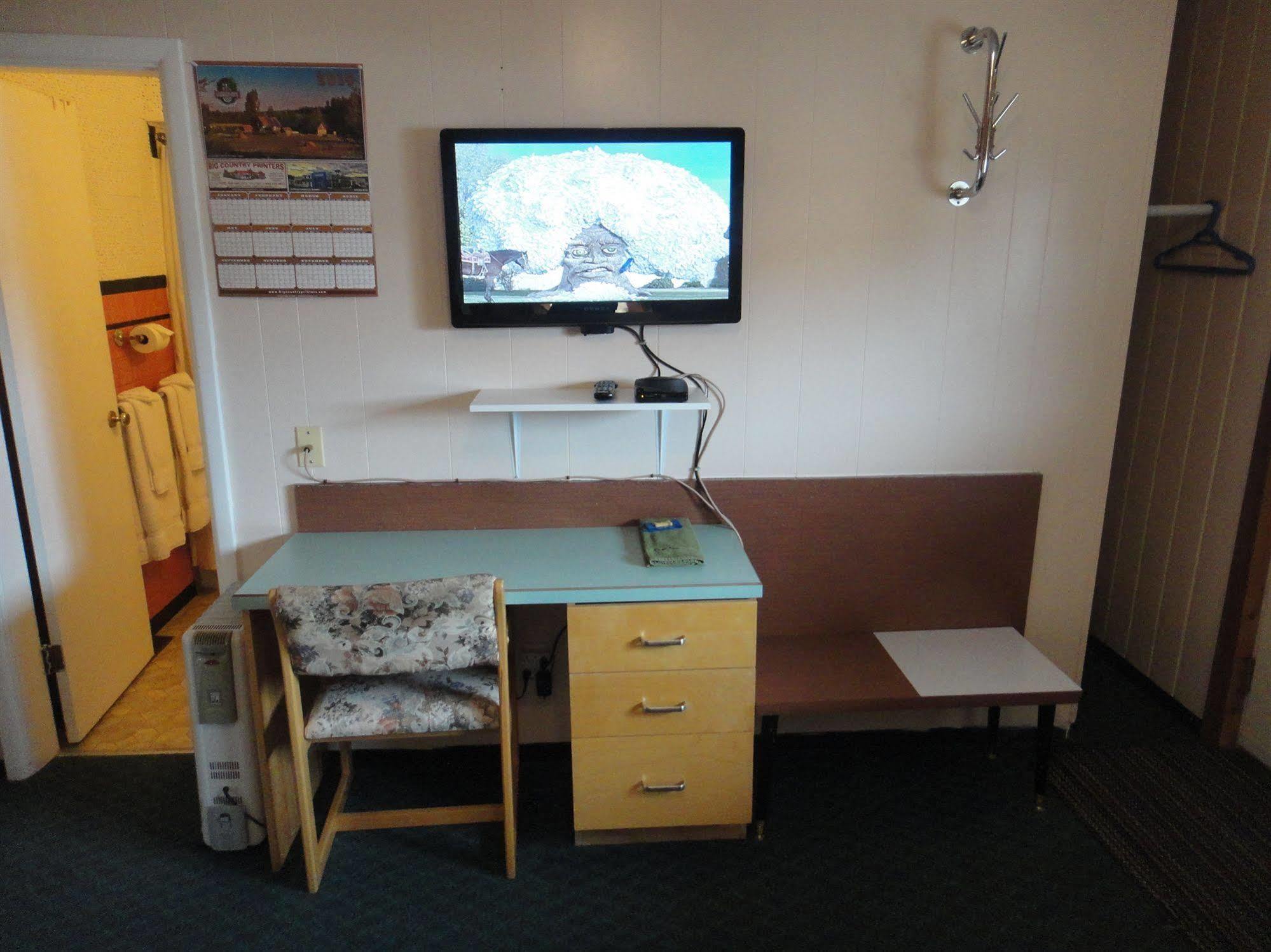 Airport Inn Motel Quesnel Eksteriør bilde