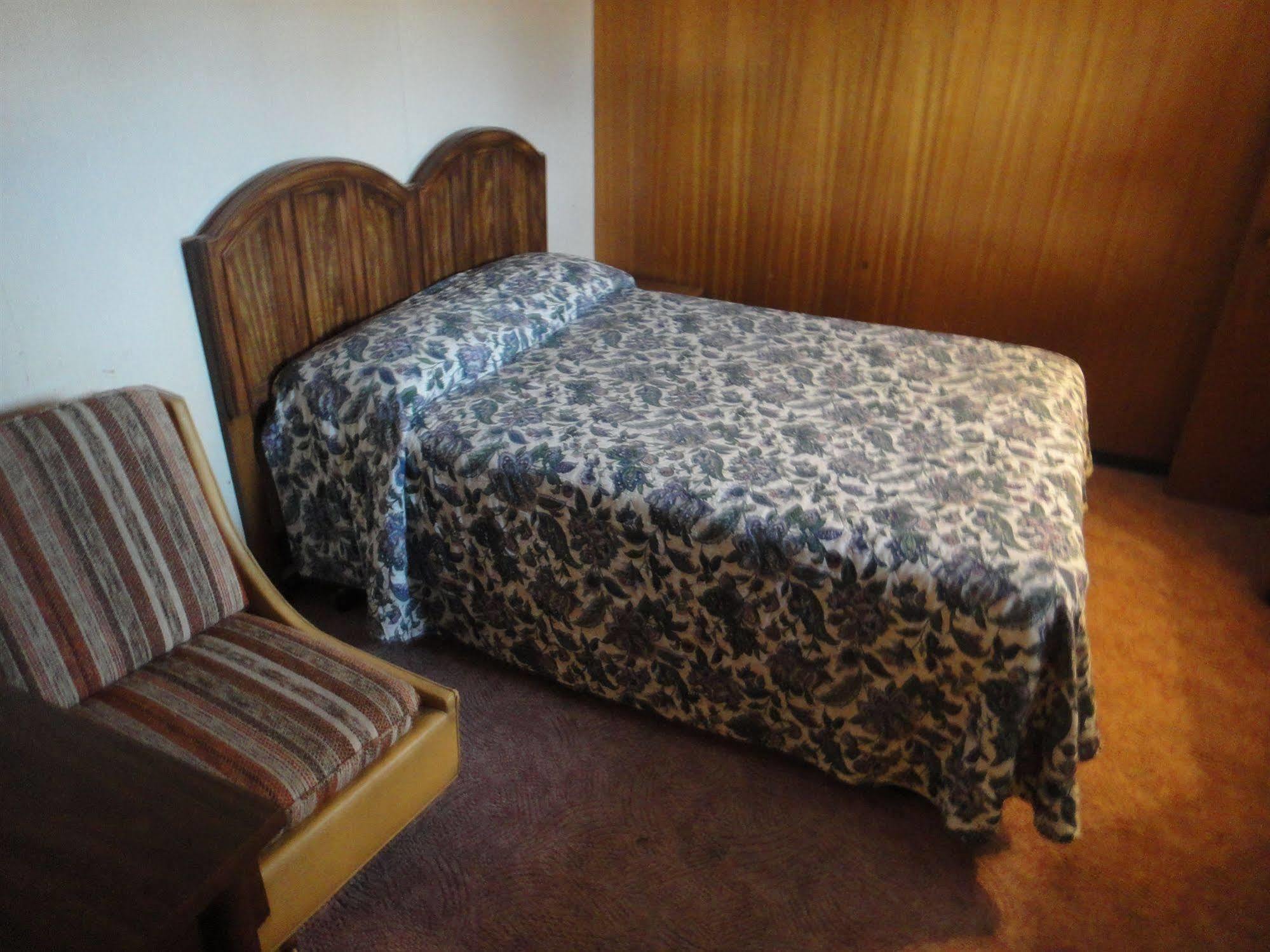 Airport Inn Motel Quesnel Eksteriør bilde