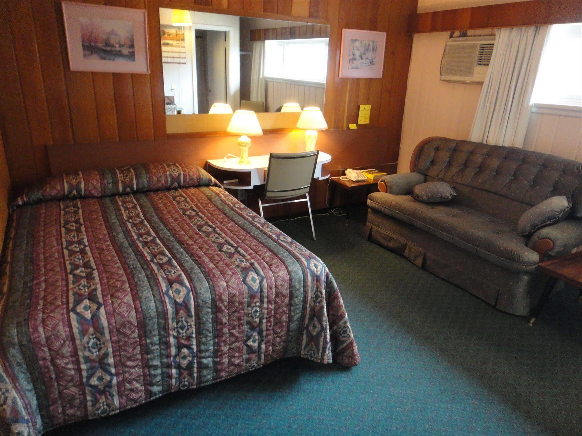 Airport Inn Motel Quesnel Eksteriør bilde